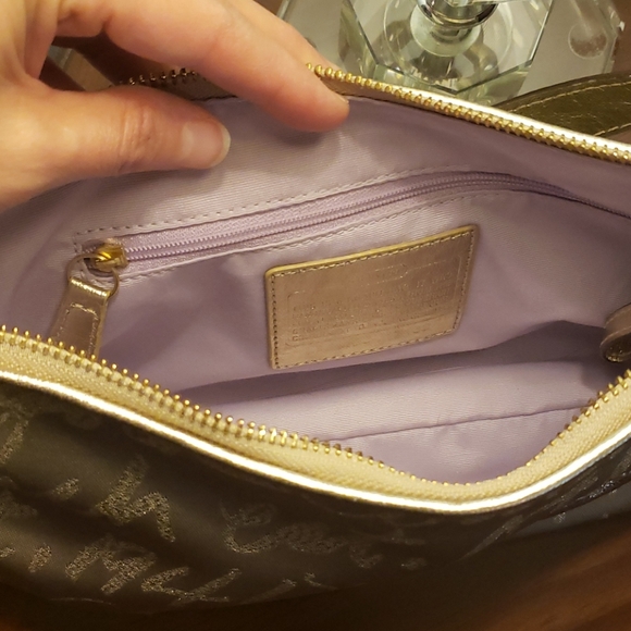 Coach gold heart logo purse - Picture 4 of 5